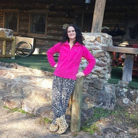 Meet your Posher, Gigi - Picture 2 of 7